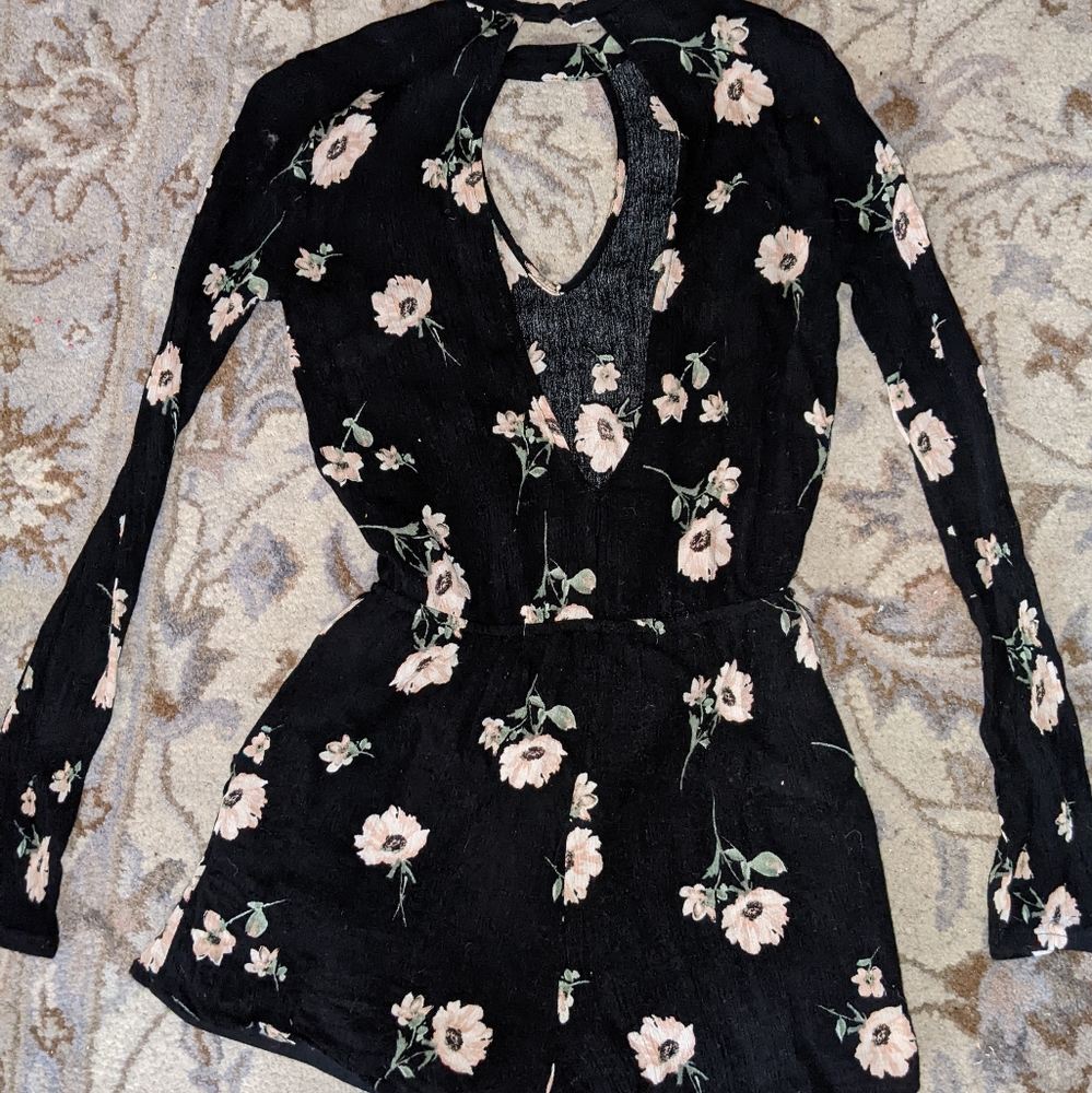 Socialite Floral Romper XS - Picture 2 of 4